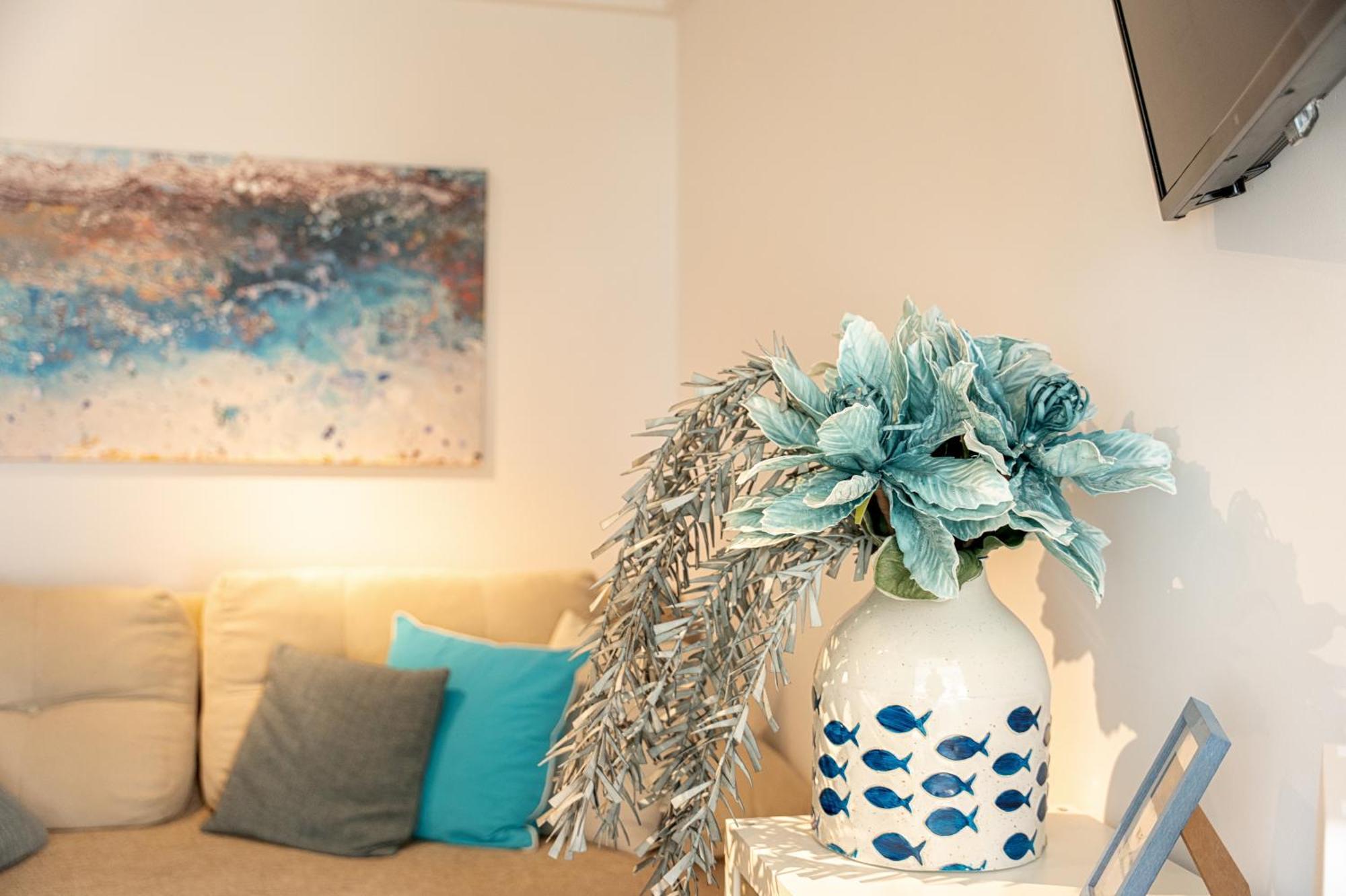 Blue & White Velvet 20M From The Beach Danilia 外观 照片